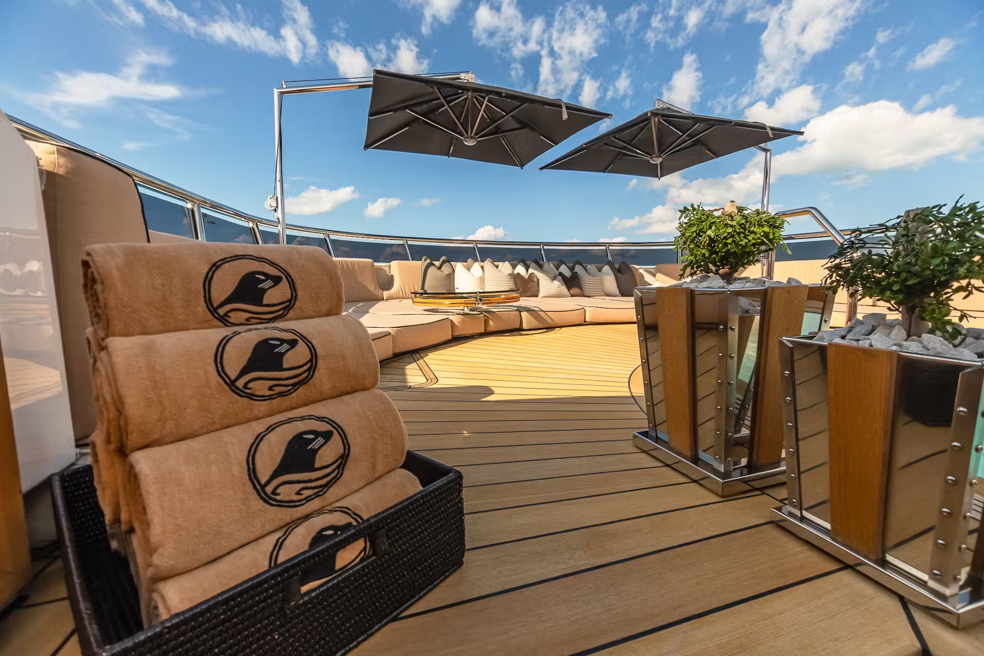 Jacuzzi deck decor and set up